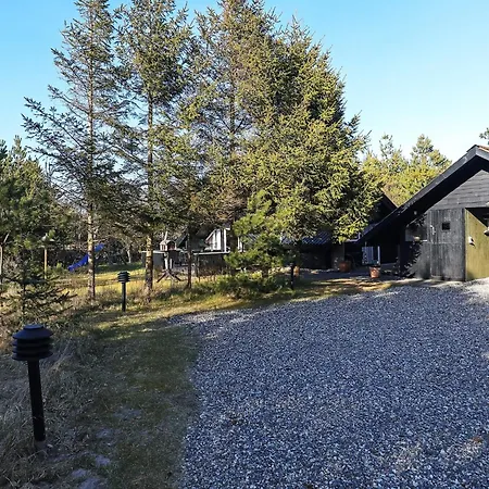 6 Person In Saltum-by Traum *