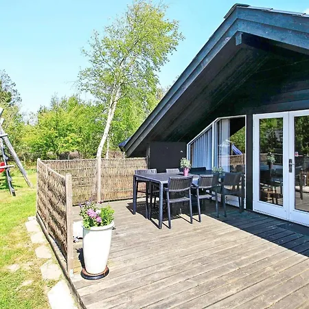 6 Person In Saltum-by Traum