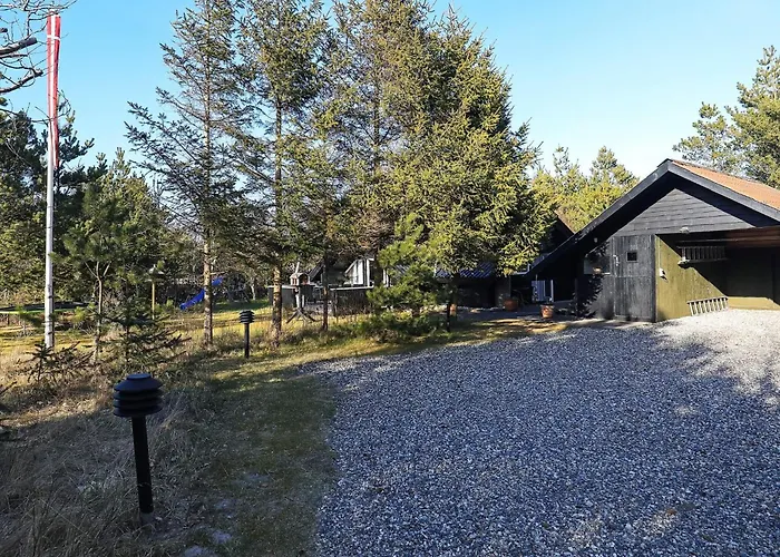 6 Person In Saltum-by Traum *
